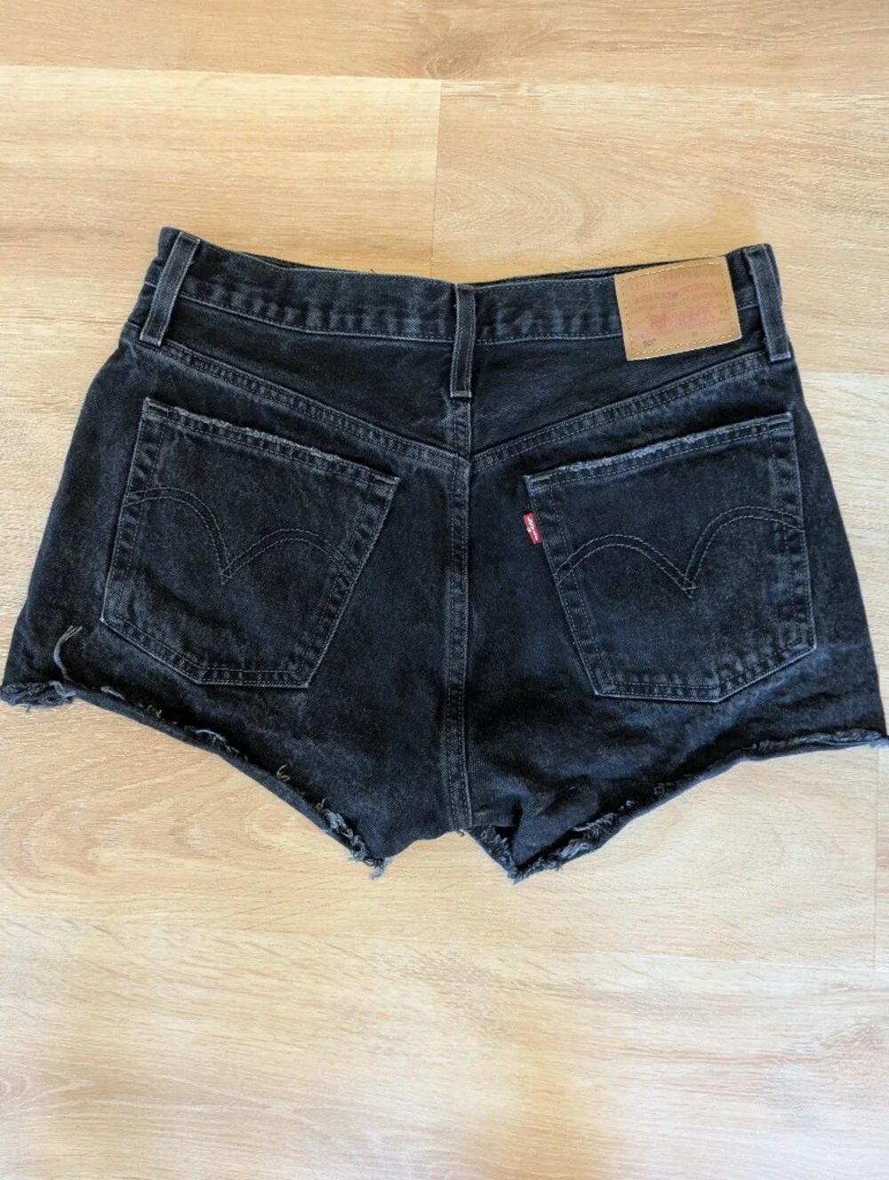 Levis Distressed Women’s Black Denim Jeans